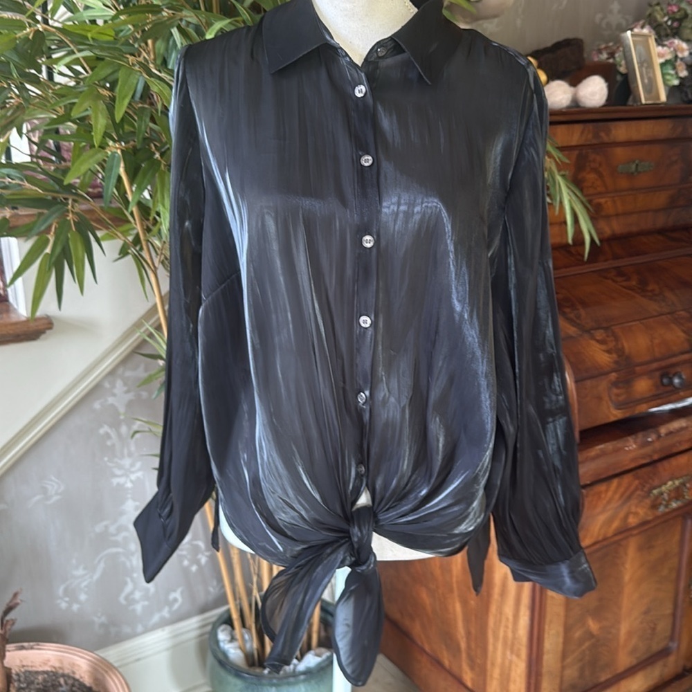 Vince Camuto, ladies, black long sleeve satin top size one X excellent condition - Picture 16 of 16
